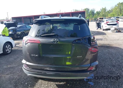 2018 Toyota Rav4 Xle z USA, uszkodzony, nr VIN 2T3WFREVXJW510175